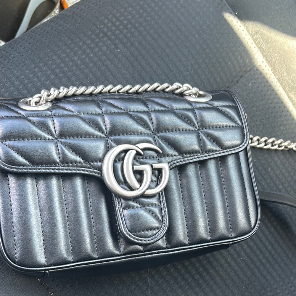 Gg marmont medium shoulder bag